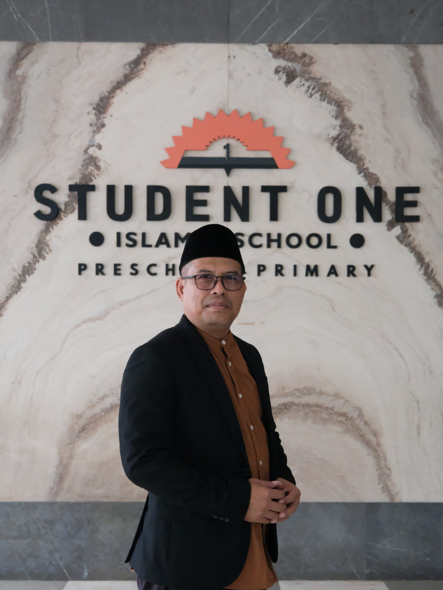 Endi Suhendi Zen, Dr., MA